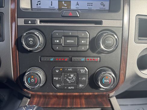 Used 2016 Ford Expedition EL Platinum image 39