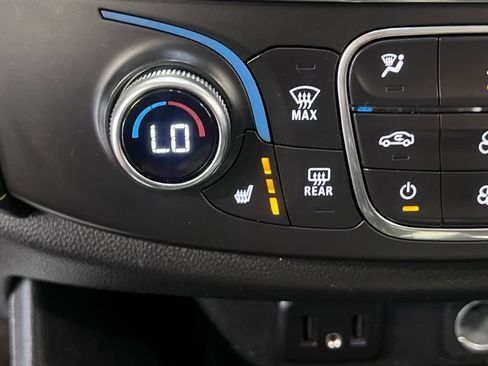 Used 2020 Chevrolet Traverse LT w/ Driver Confidence II Package image 20