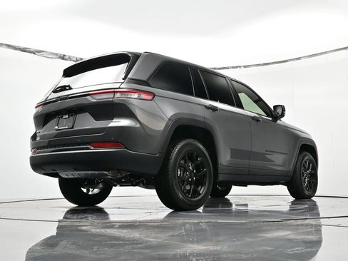 New 2025 Jeep Grand Cherokee Altitude image 41