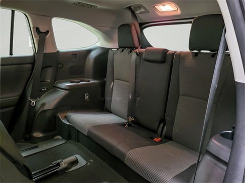 Certified 2024 Toyota Highlander LE image 11