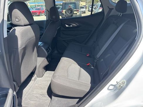 Used 2022 GMC Terrain SLE w/ Driver Convenience Package image 15