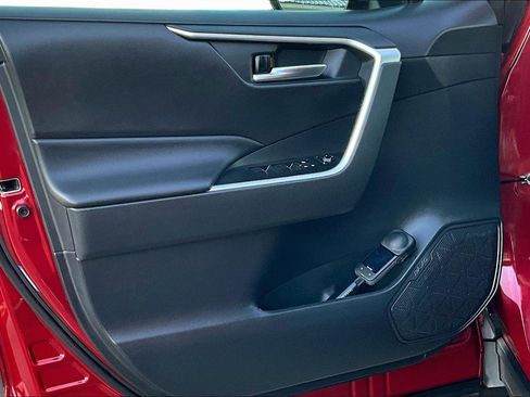 Used 2019 Toyota RAV4 XLE Premium image 17