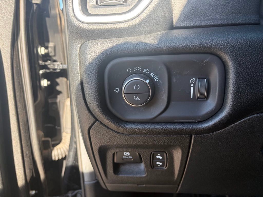 Used 2022 RAM 1500 Big Horn AWD/4WD image 16