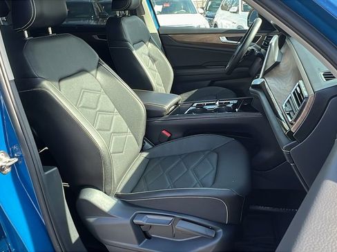 Certified 2025 Volkswagen Atlas SE w/ Panoramic Sunroof Package image 8