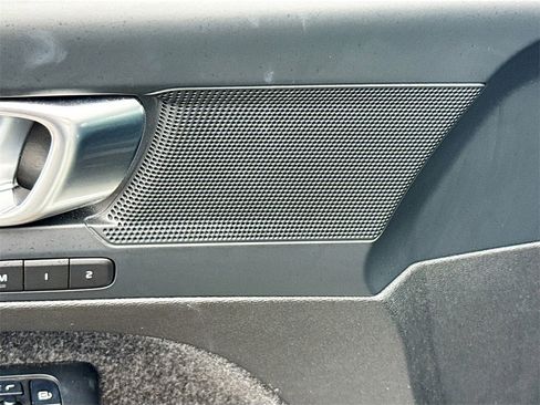 Used 2024 Volvo XC40 B5 Plus image 20