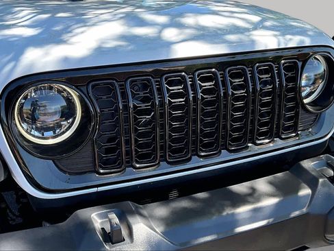 Used 2024 Jeep Wrangler Unlimited Sport AWD/4WD image 30