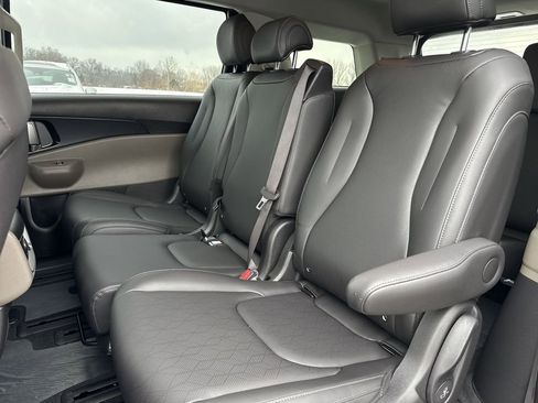 New 2026 Kia Carnival LXS FWD image 24