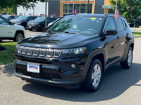 Used 2022 Jeep Compass Latitude AWD/4WD image 2