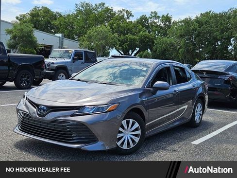Used 2020 Toyota Camry LE FWD image 1