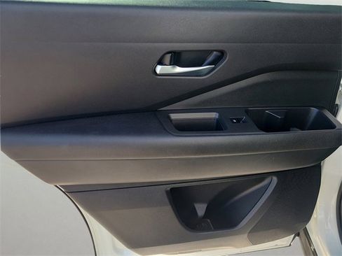 Used 2022 Nissan Pathfinder SV image 18