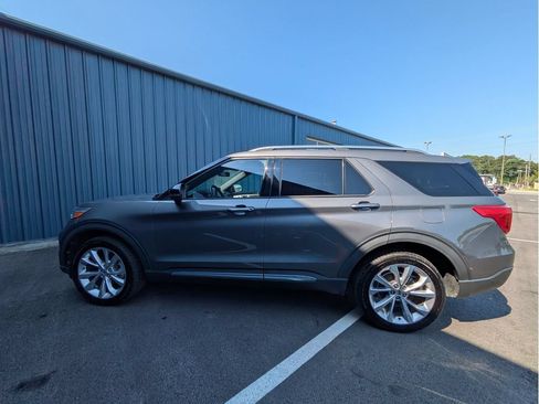 Certified 2023 Ford Explorer Platinum w/ Technology Package AWD/4WD image 10