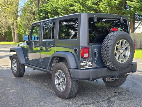 Used 2018 Jeep Wrangler Unlimited Rubicon w/ Connectivity Group AWD/4WD image 4