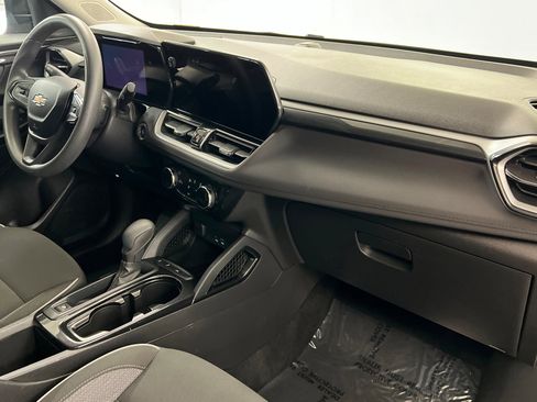 Used 2024 Chevrolet TrailBlazer LT FWD image 25