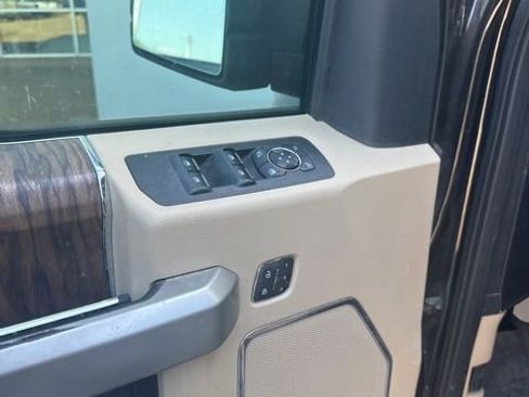 Used 2019 Ford F150 Lariat image 9