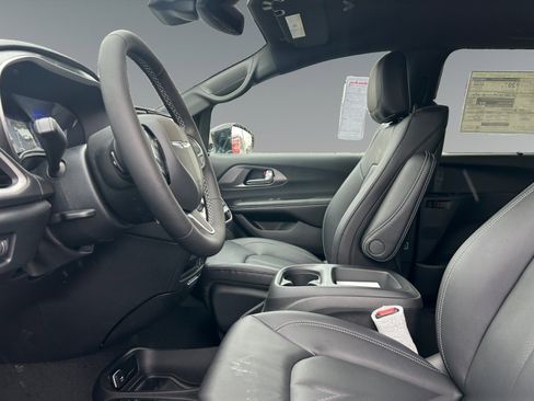 New 2026 Chrysler Pacifica Select image 9