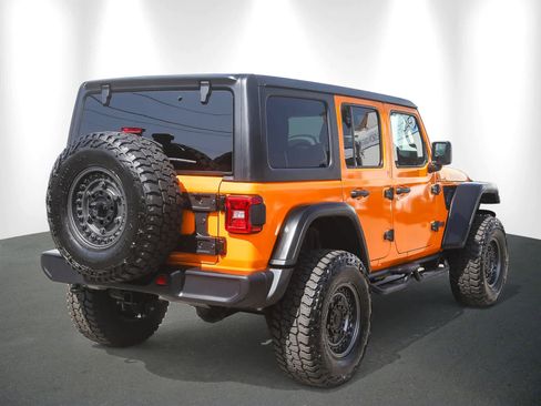 Used 2025 Jeep Wrangler Unlimited Rubicon w/ Convenience Group image 6