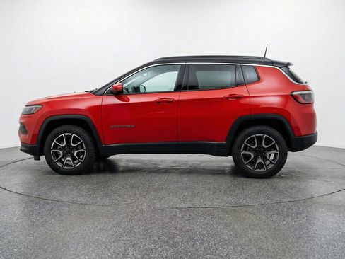 Used 2025 Jeep Compass Trailhawk AWD/4WD image 11