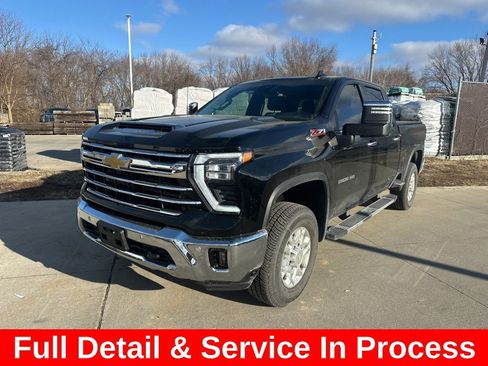 Used 2024 Chevrolet Silverado 2500 LTZ w/ LTZ Premium Package image 3