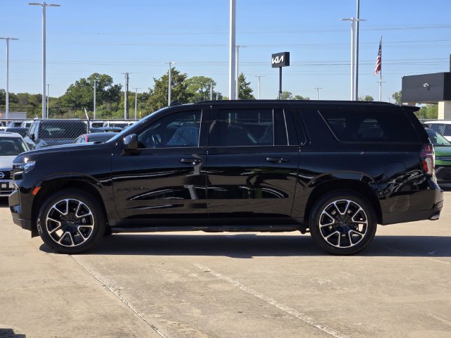 Used 2023 Chevrolet Suburban RST AWD/4WD image 3