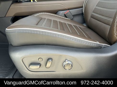 New 2026 GMC Acadia Denali Ultimate w/ LPO, Floor Liner Package AWD/4WD image 24