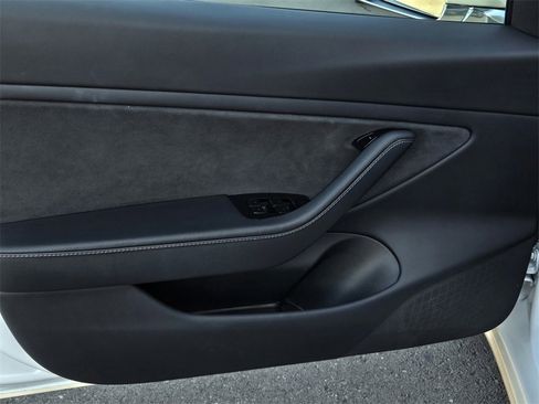Used 2019 Tesla Model 3 Standard Range Plus image 10