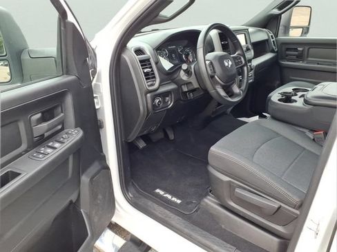Used 2024 RAM 2500 Tradesman w/ Chrome Appearance Group AWD/4WD image 9