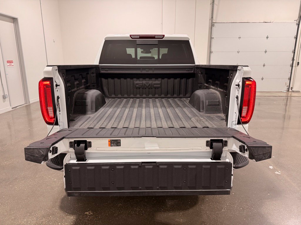 Used 2026 GMC Sierra 1500 SLT AWD/4WD image 9