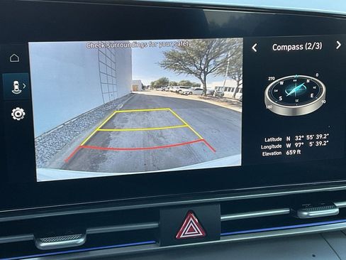 Used 2025 Hyundai Elantra SEL image 33