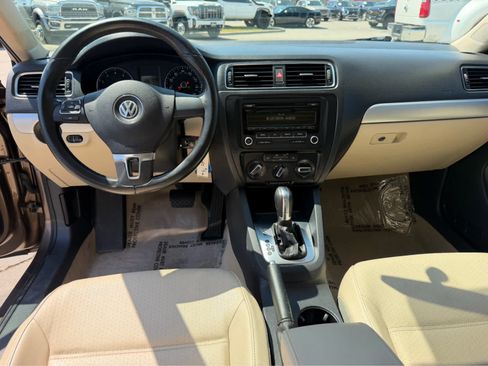 Used 2014 Volkswagen Jetta SE FWD image 21