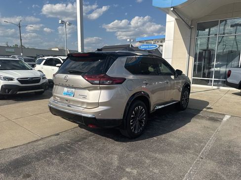 Used 2025 Nissan Rogue Platinum w/ Platinum Premium Package image 18