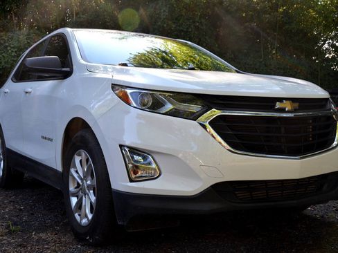 Used 2020 Chevrolet Equinox LS FWD image 3