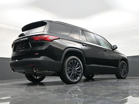 Used 2023 Chevrolet Traverse RS FWD image 25