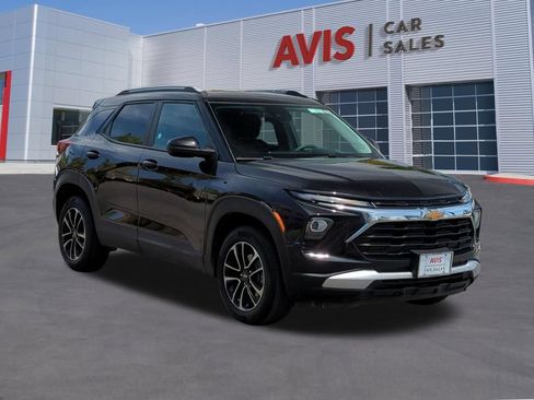Used 2025 Chevrolet TrailBlazer LT AWD/4WD image 3