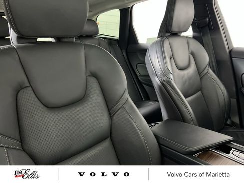 Used 2023 Volvo XC60 B5 Ultimate w/ Climate Package image 24