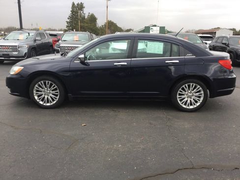 Used 2011 Chrysler 200 Limited image 2
