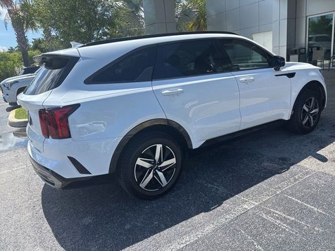 Used 2022 Kia Sorento S FWD image 3