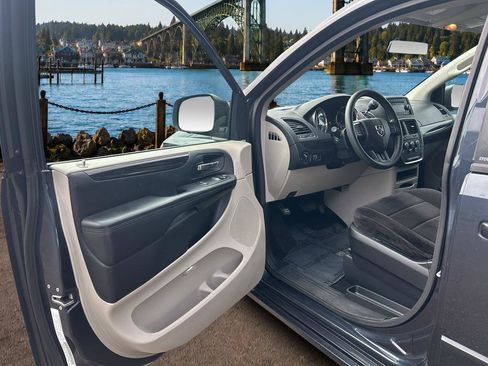 Used 2013 Dodge Grand Caravan SE FWD image 7