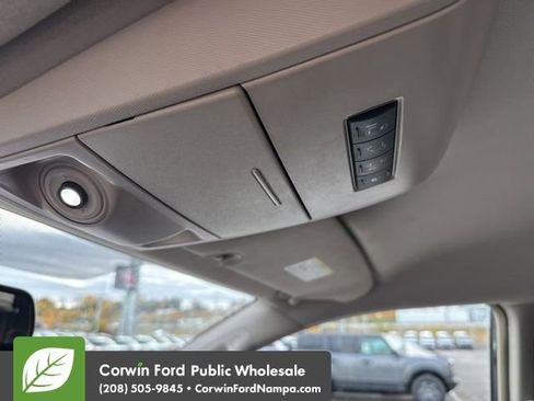 Used 2014 Chrysler Town & Country Touring image 11