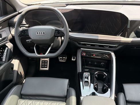 Used 2025 Audi SQ5 Premium Plus AWD/4WD image 30