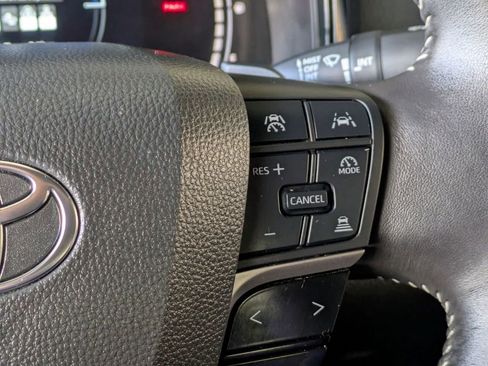 Used 2025 Toyota Camry SE image 21