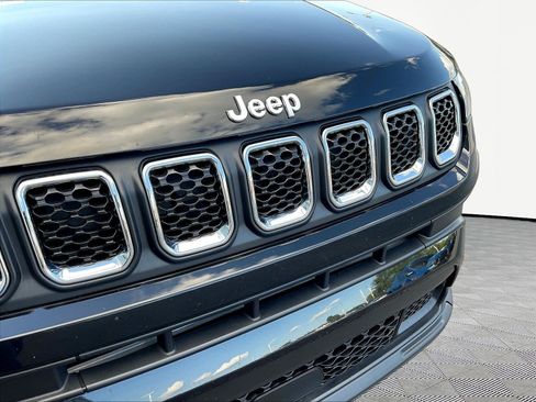 Used 2023 Jeep Compass Latitude AWD/4WD image 32