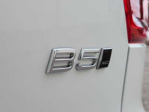 Certified 2026 Volvo XC40 B5 Plus w/ Climate Package AWD/4WD image 16