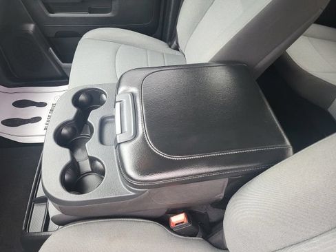 Used 2023 RAM 1500 Classic SLT AWD/4WD image 25