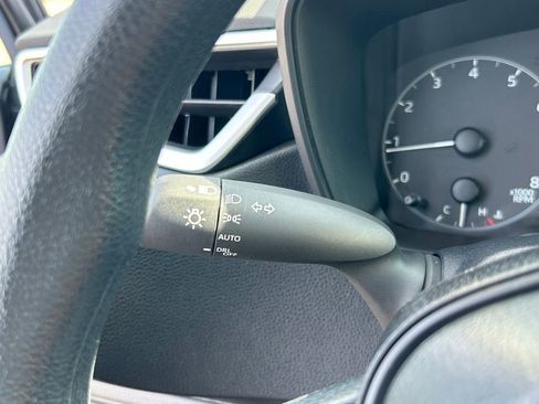 Used 2025 Toyota Corolla LE FWD image 27