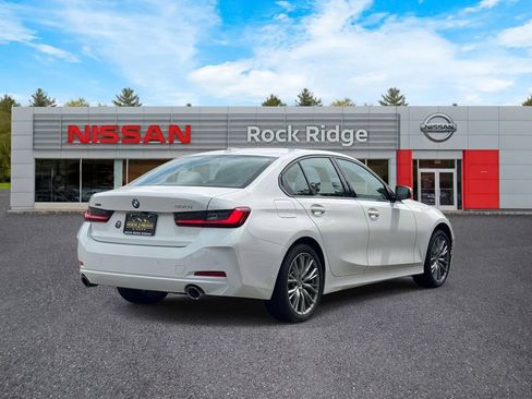 Used 2023 BMW 330i xDrive Sedan w/ Premium Package AWD/4WD image 5