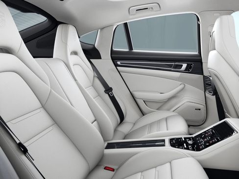 Certified 2023 Porsche Panamera 4 Platinum Edition AWD/4WD image 4