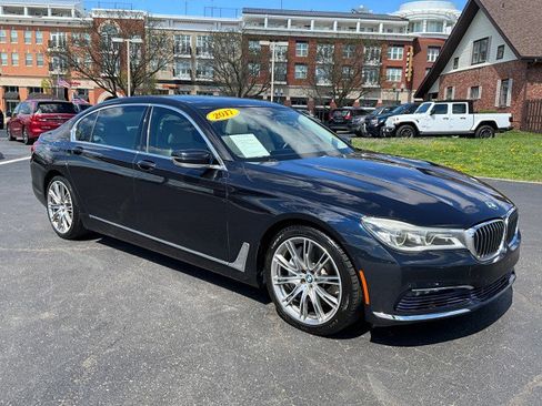 Used 2017 BMW 750i RWD image 37