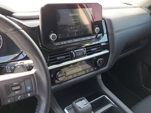 Certified 2025 Nissan Pathfinder SV image 26