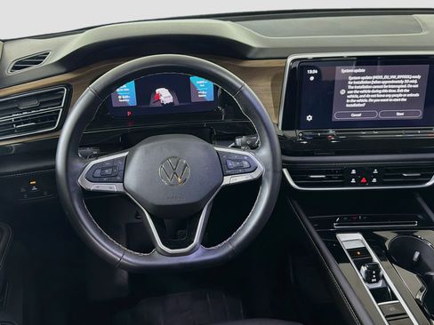Used 2025 Volkswagen Atlas SE FWD image 17