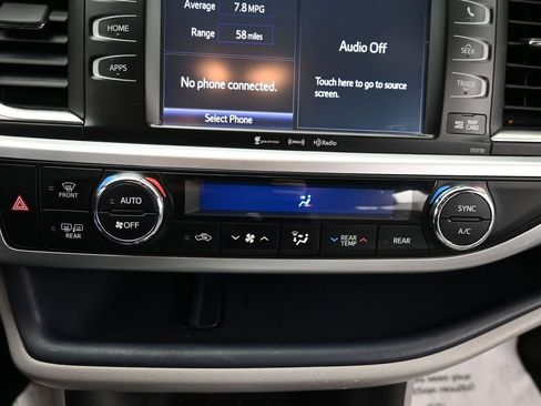 Used 2016 Toyota Highlander XLE image 25